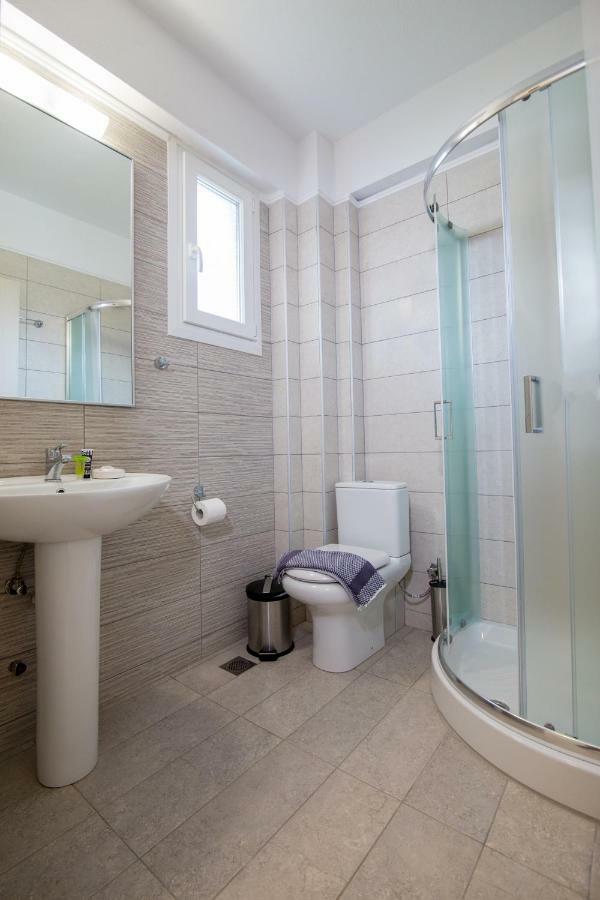 The Papoutsakis Apartments Nikiti  Dış mekan fotoğraf