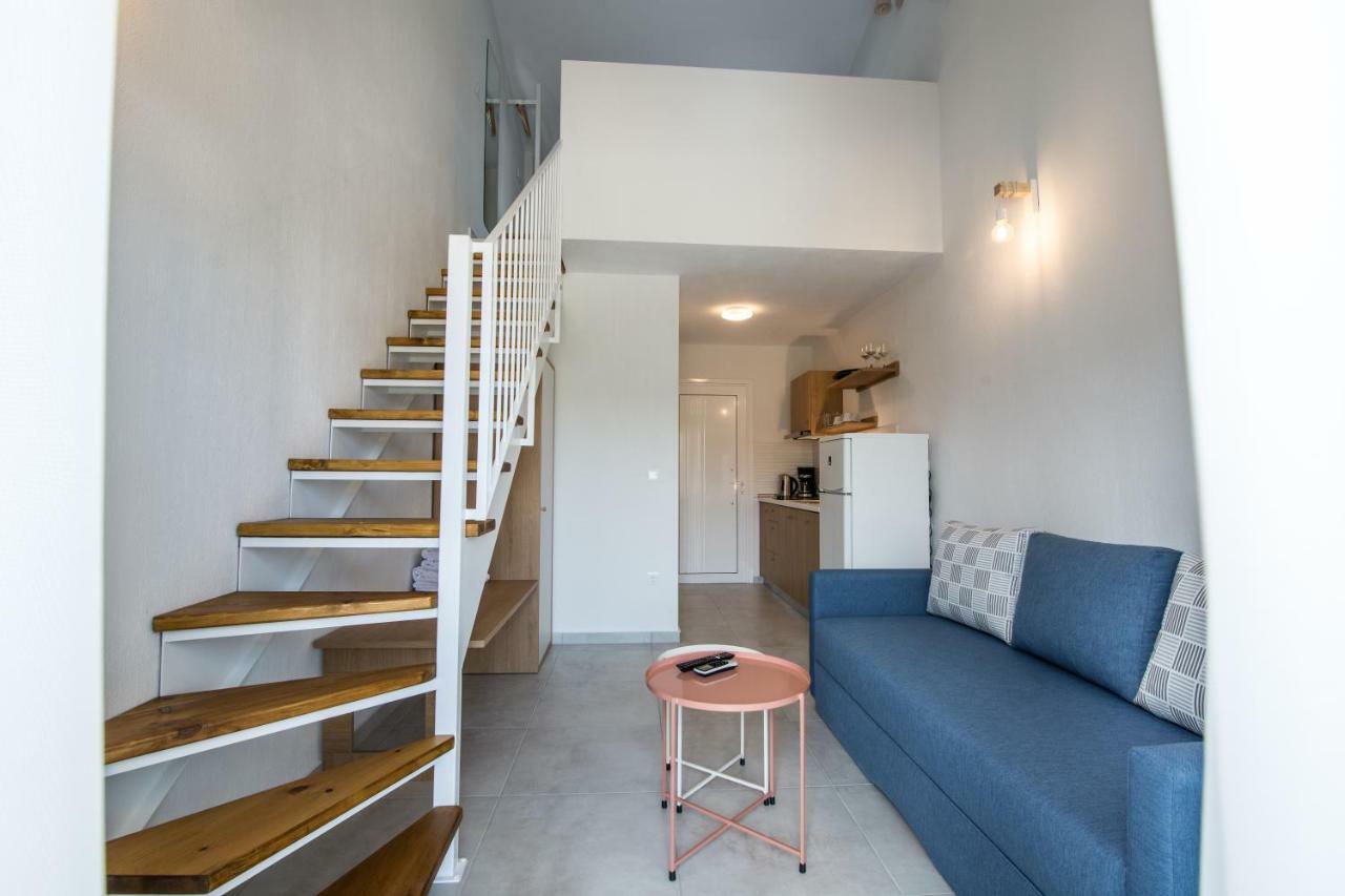 The Papoutsakis Apartments Nikiti  Dış mekan fotoğraf